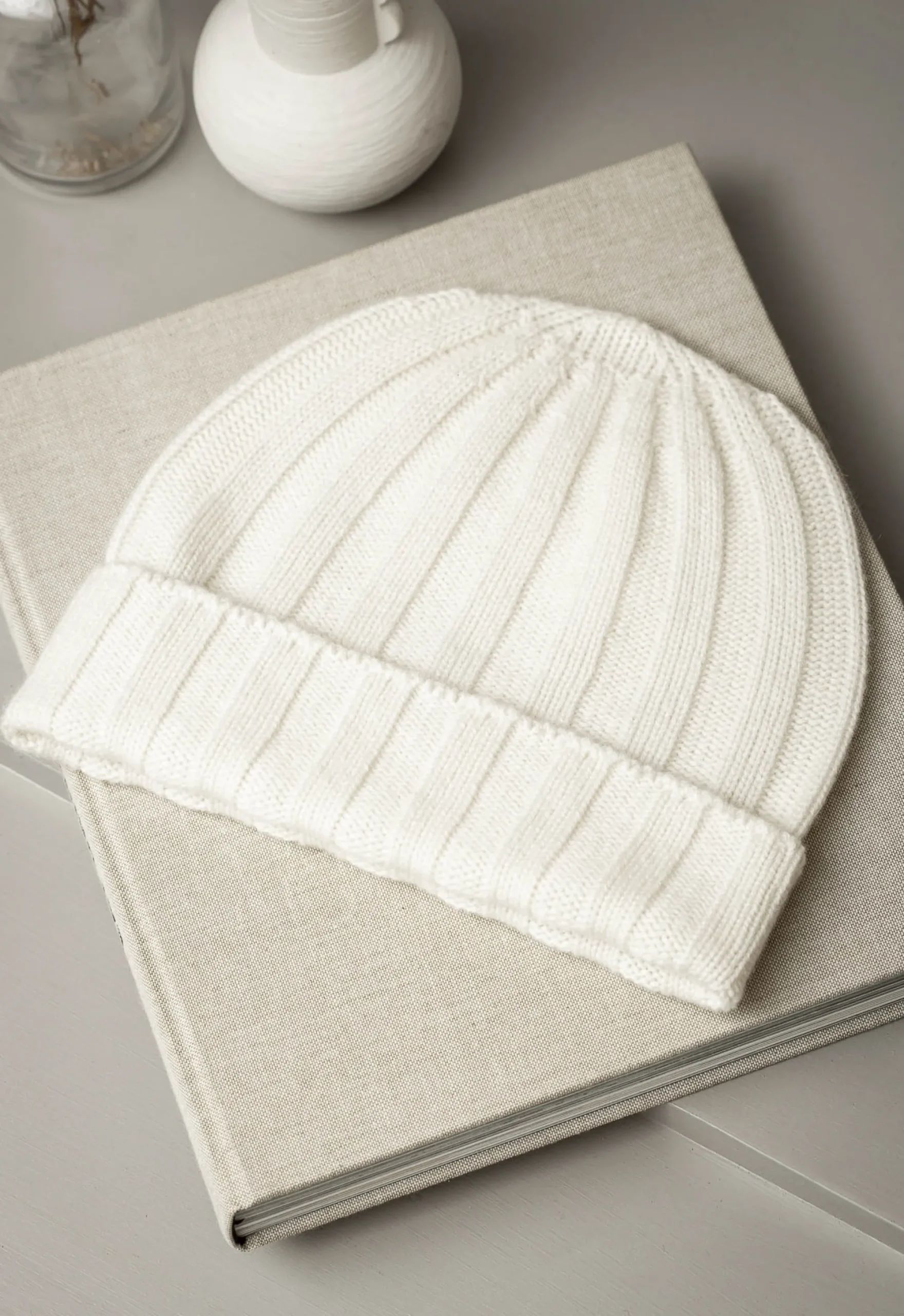 Pini Parma White Cashmere Rib Knit Beanie - Made In Italy Online